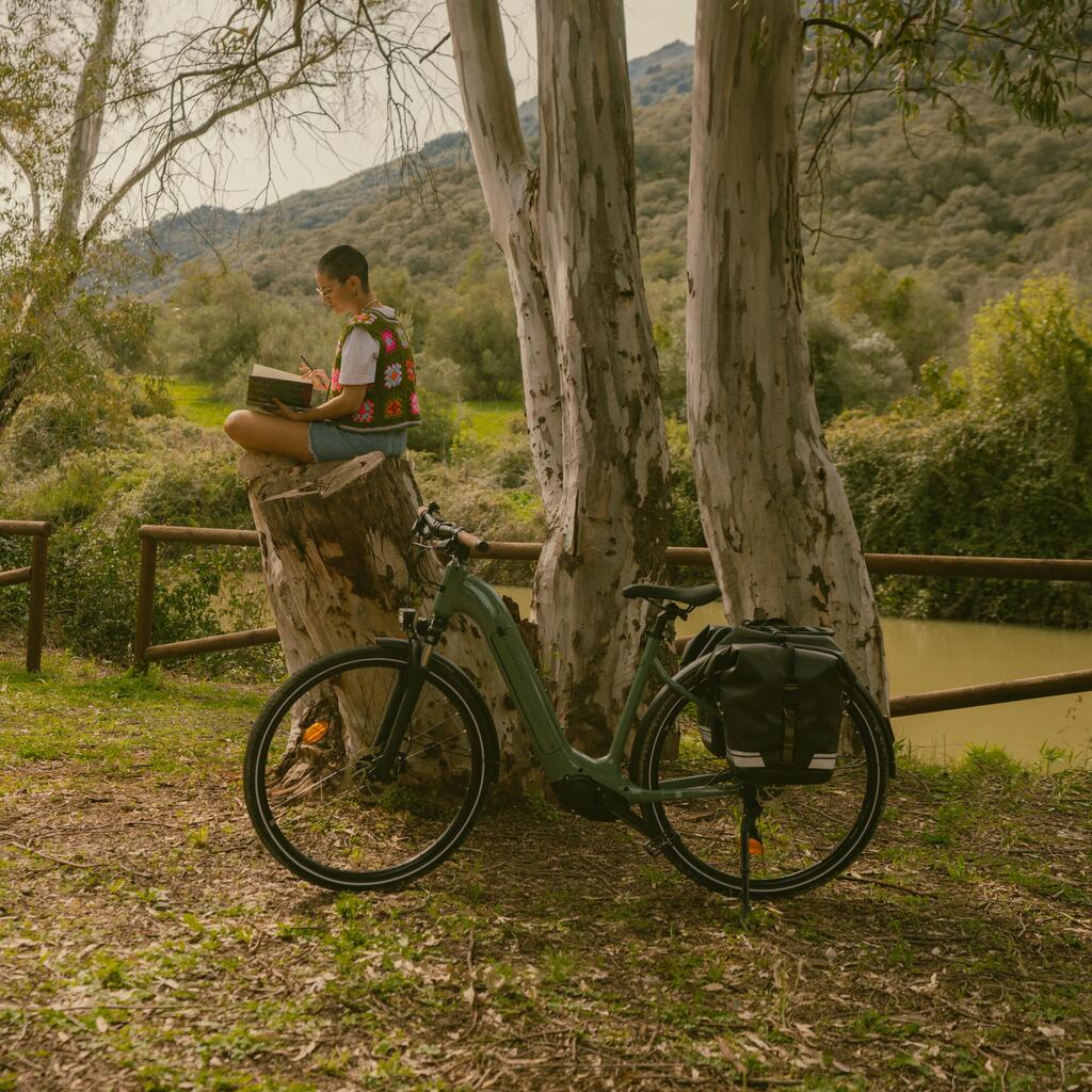Electric hybrid bike with central motor and low frame E-ACTV 500 lavender